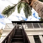 Green Point\'S Snug - Indulge In An Urban Oasis