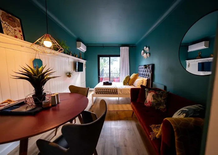 Green Point\'S Snug - Indulge In An Urban Oasis